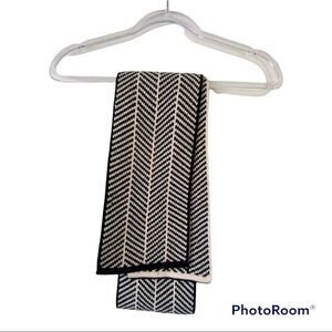 Calvin Klein Black & White Herringbone scarf